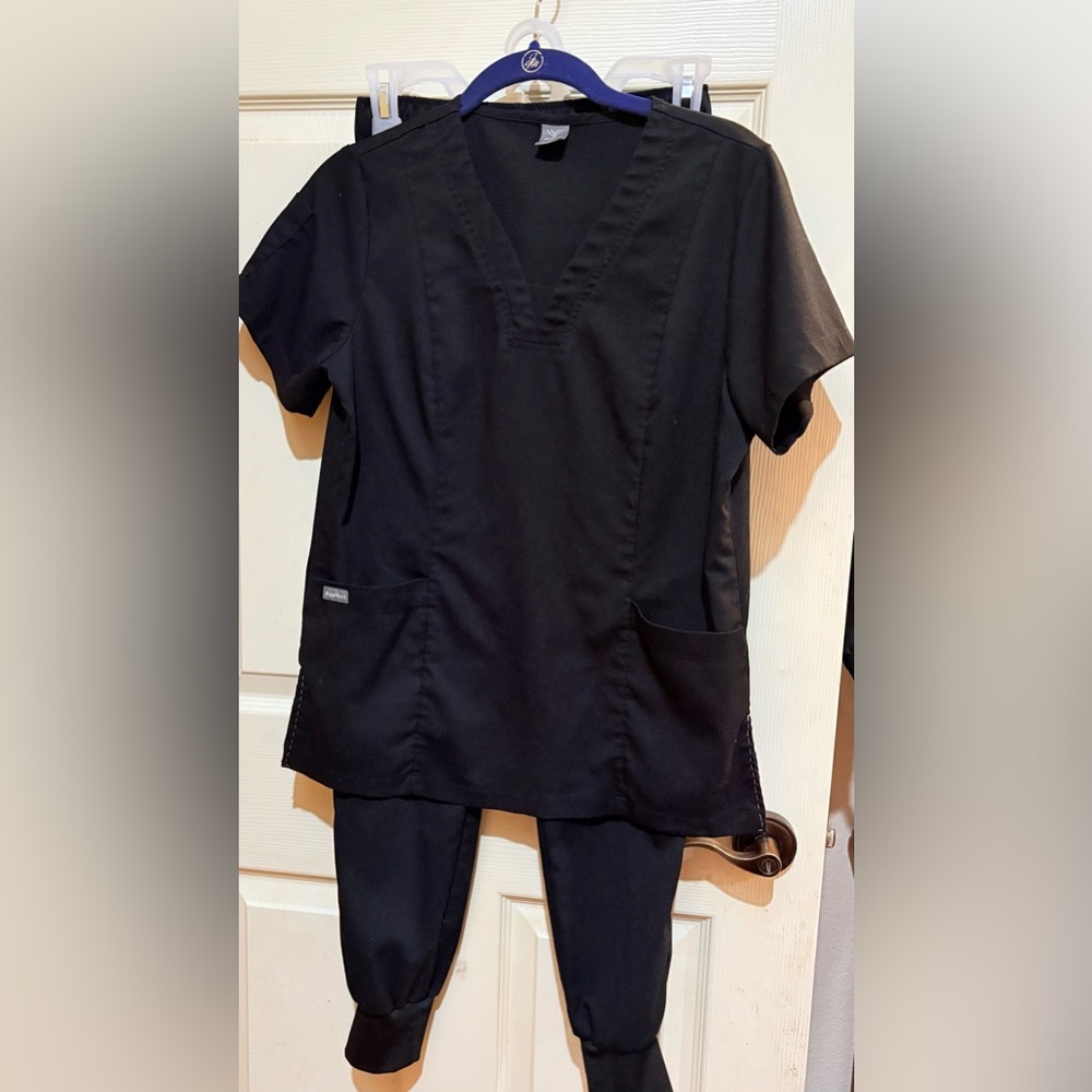 Black Niaahinn  Scrubs 2 piece Set with Light Gray Stitching and joggers XS